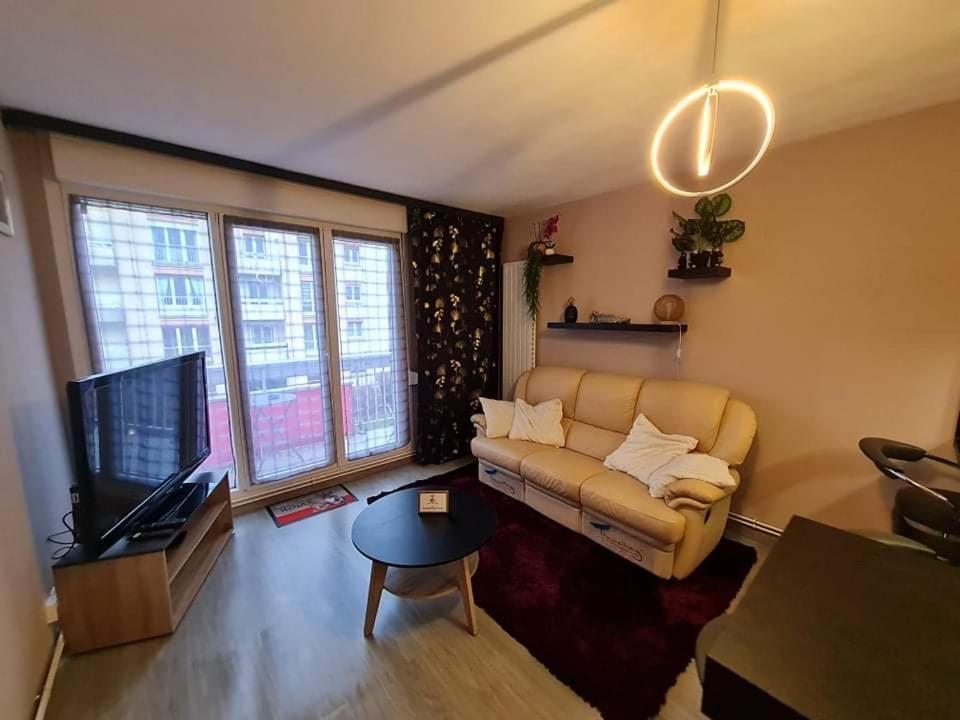 Chez Romain, Appartement Proche Commerces Et Centre Ville Avec Wifi Verdun-sur-Meuse Esterno foto